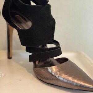 BCBG size 10 Embossed Metallic and Black